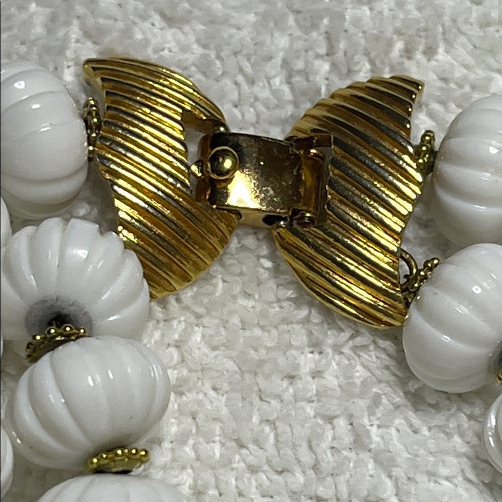 Vintage Monet White Lucite Melon Beads Double Strand Bracelet - Picture 2 of 4